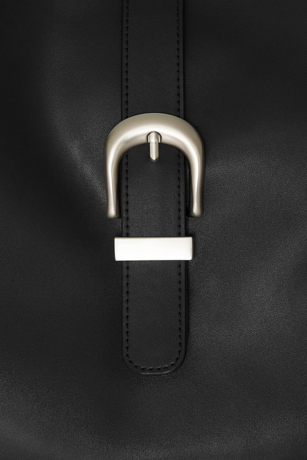 FAUX LEATHER BUCKLE HOBO BAG (BLACK)