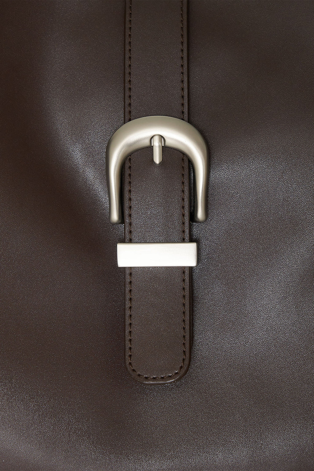 FAUX LEATHER BUCKLE HOBO BAG (BROWN)