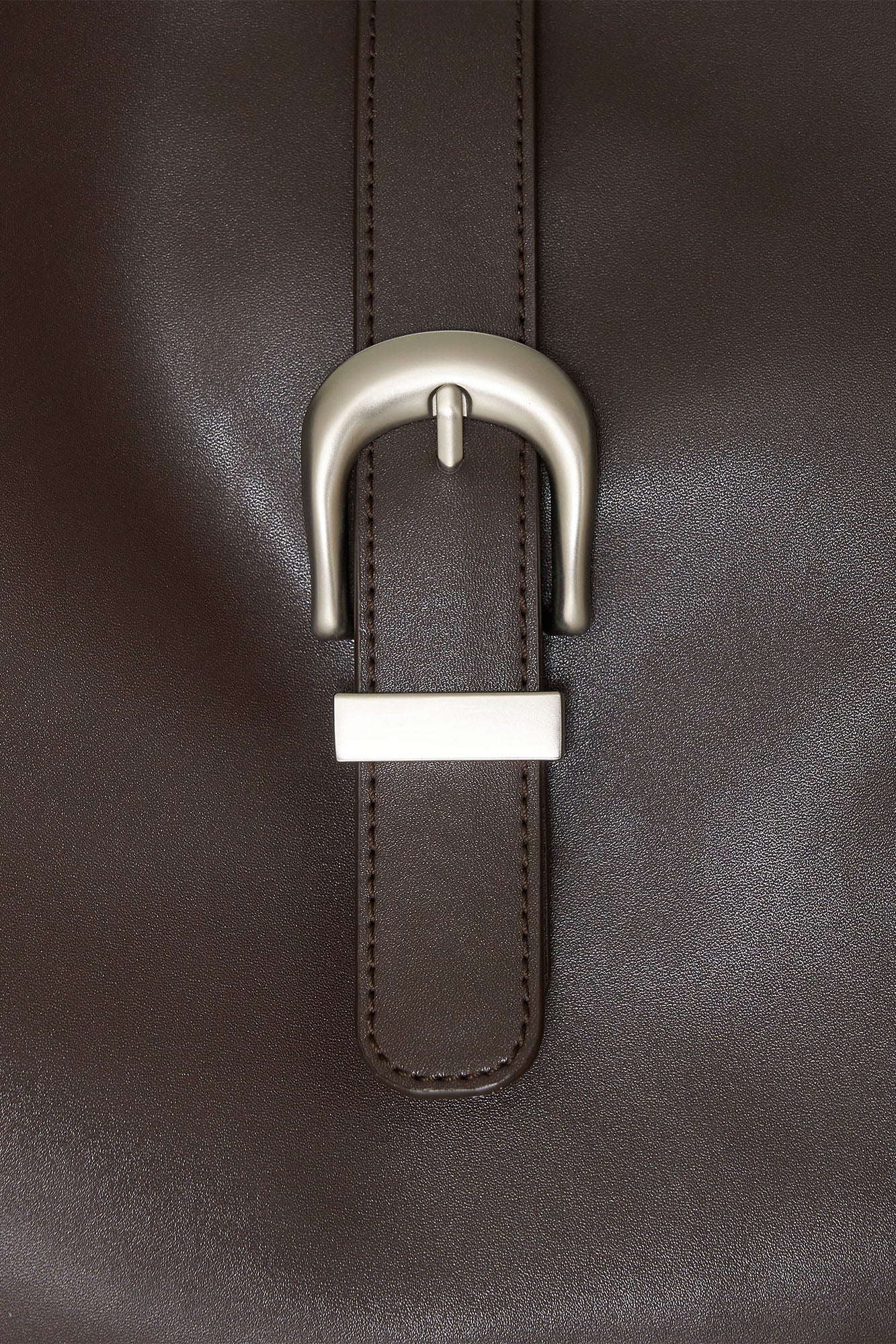 FAUX LEATHER BUCKLE HOBO BAG (BROWN)