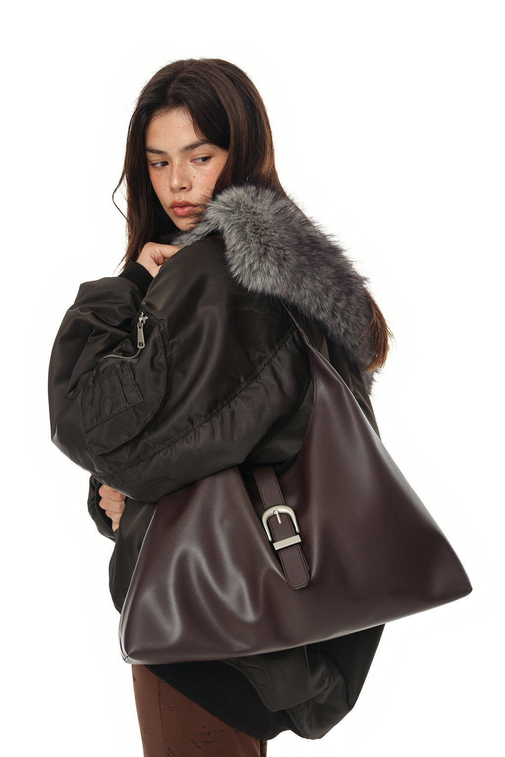 FAUX LEATHER BUCKLE HOBO BAG (BROWN)